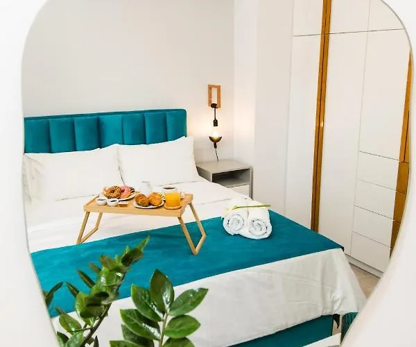 #avant_garde #beach 2',downtown 5'